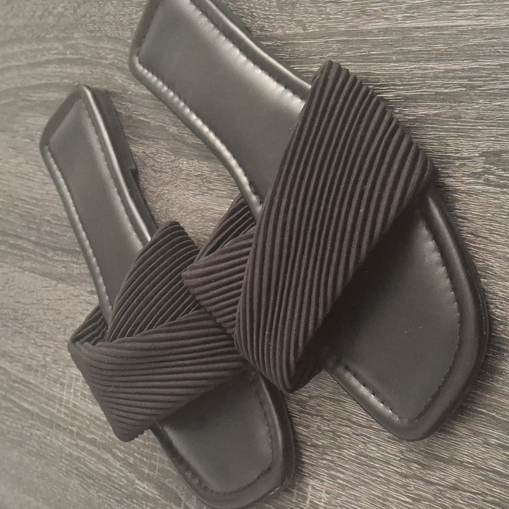 Black Slide On Sandals- W Sz 9 - Picture 4 of 5